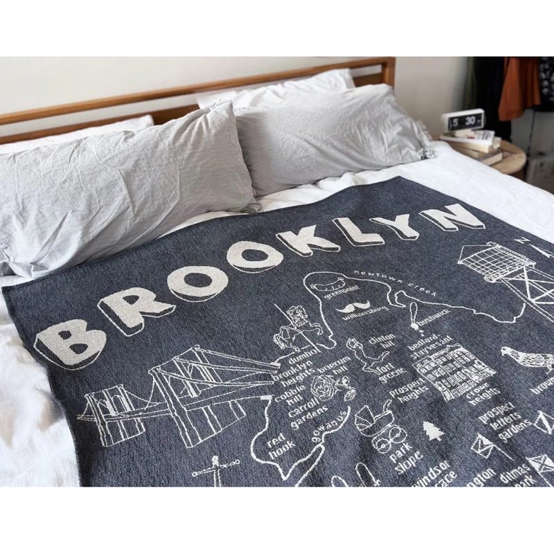 maptote TB125HN brooklyn knit cotton throw blanket white on heather navy on bed