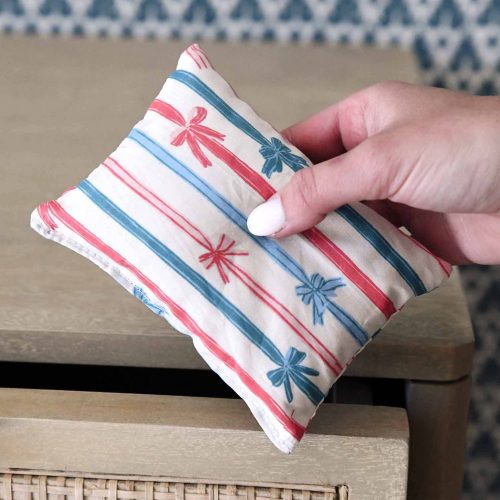 mer sea nuit linen sachet set in ribbon candy in hand