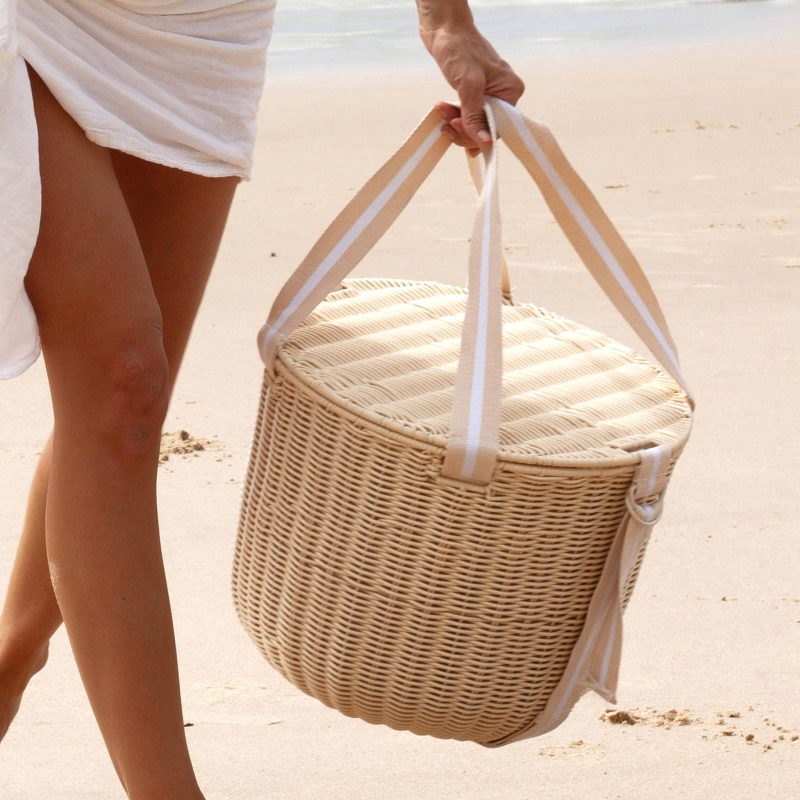 sunnylife S41PCNAT round plastic rattan insulated picnic cooler basket in le weekend natural woman carrying on beach